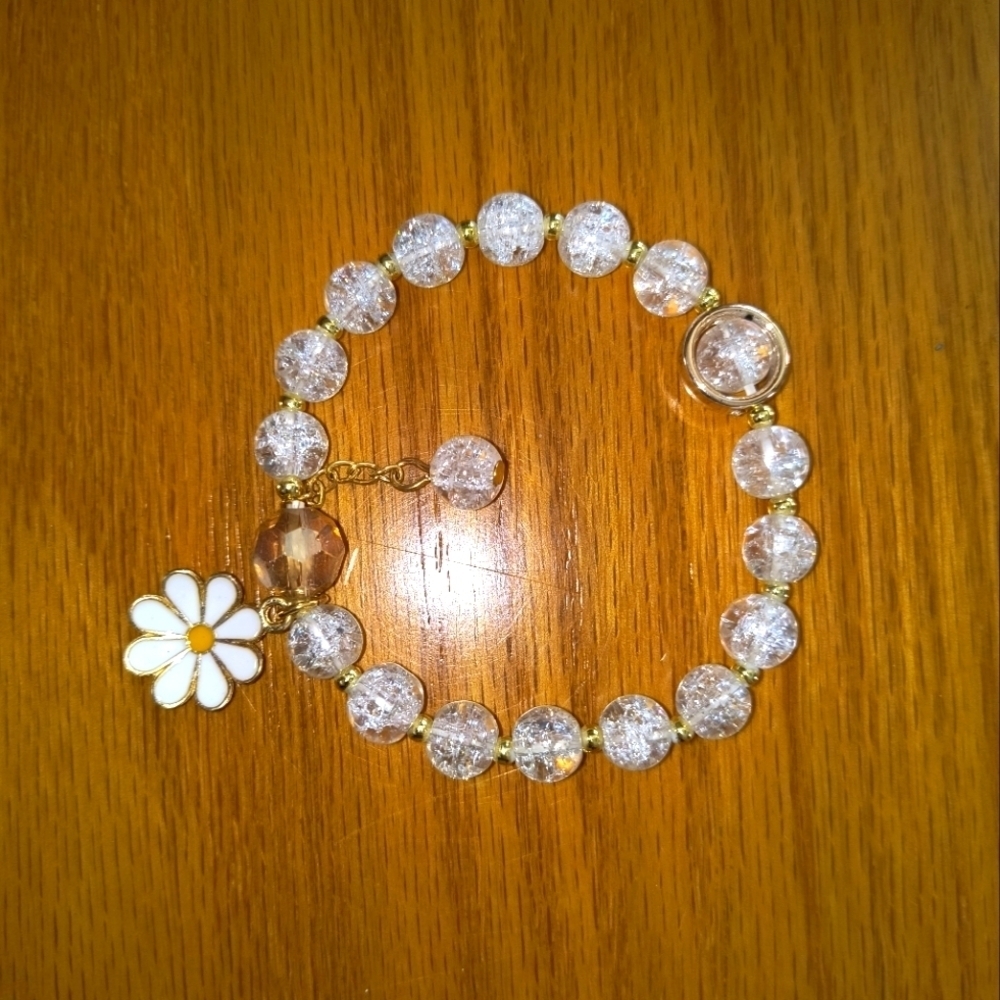Elegant Gold and White Flower Bracelet